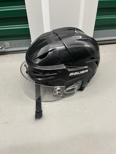 Used Medium Bauer Re-Akt 95 Helmet