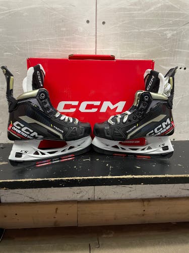 New Intermediate CCM Wide Width Size 4.5 AS-V Hockey Skates