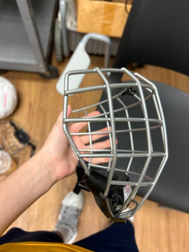 Ccm helmet cage
