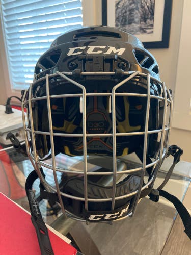 Used Youth CCM Fitlite 3DS Helmet