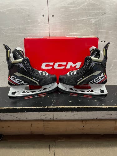 New Intermediate CCM Wide Width Size 5.5 AS-V Hockey Skates