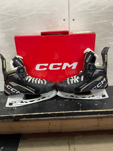 New Senior CCM Wide Width 7 AS-V Hockey Skates