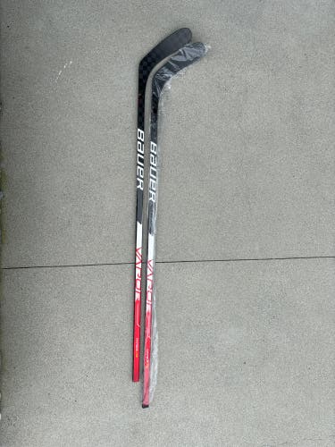 New Senior Bauer Right Handed Pro Stock Vapor Hyperlite Hockey Stick