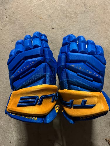 Used  True 14" Catalyst 9X Gloves