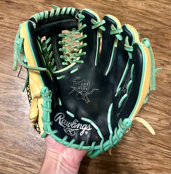 Used Right Hand Throw Rawlings Pitcher's Heart of the Hide Baseball Glove 11.5"