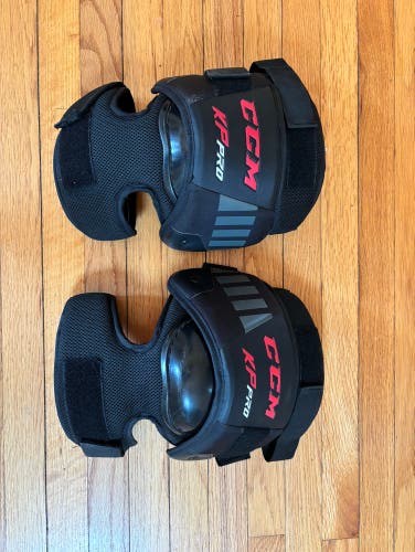 CCM KP Pro Hockey Goalie Knee Guards Sr. Used