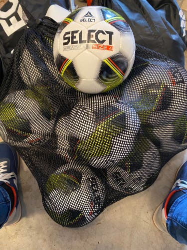 10 Select Classic Soccer Balls Size 4 w/ Mesh Bag
