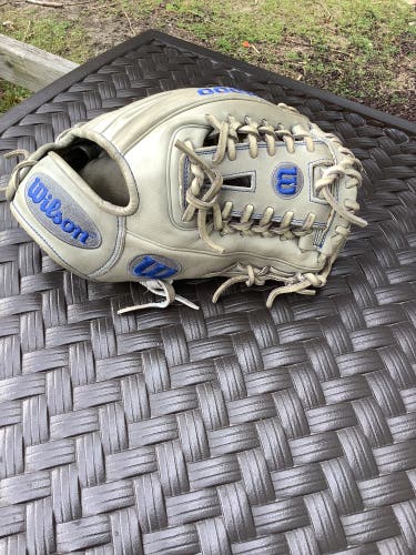 11.25" A2000 Baseball Glove 1788A