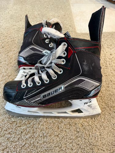 Bauer Regular Width  Size 5 Vapor X500 Hockey Skates