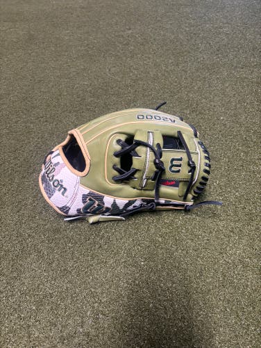 New Wilson A2000 Baseball Glove