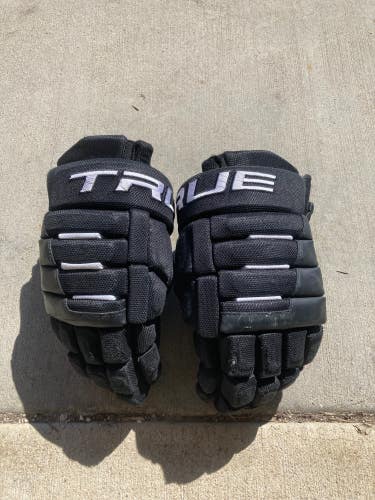 Black Used Junior True A4.5 Gloves 11"