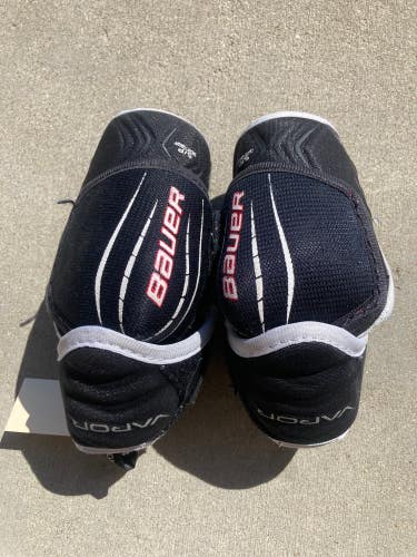 Used Intermediate Small Bauer Vapor 3x Elbow Pads