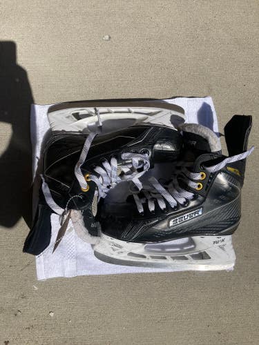 Used Junior Bauer Supreme 160 Hockey Skates Regular Width Size 3