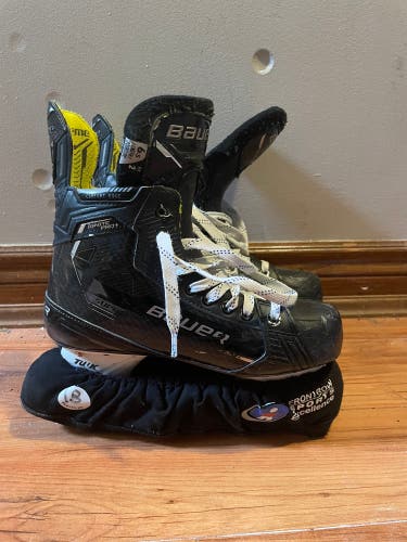 Used Senior Bauer Regular Width  Size 6.5 Supreme Ignite Pro+ Hockey Skates
