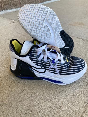 Used Size 4.5 Kid's Nike Lebron Witness 6 Shoes
