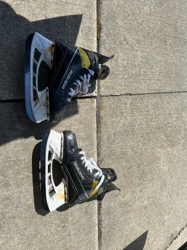 Used Senior Bauer Regular Width  8 Supreme UltraSonic Hockey Skates
