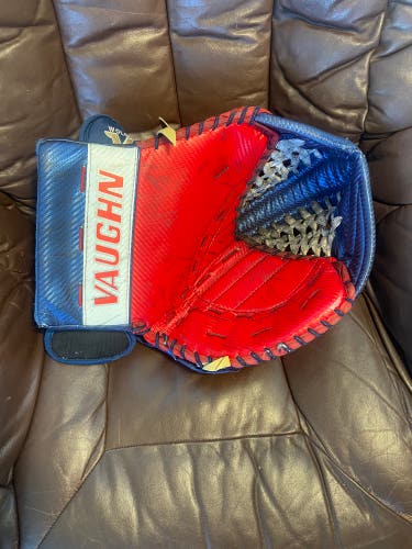 Vaughn V6 2200 Pro goalie glove