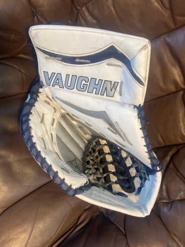 Vaughn V6 2000 Pro goalie glove