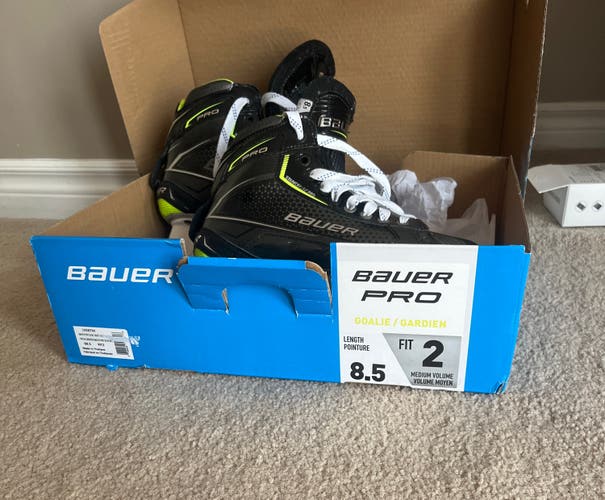New Senior Bauer Regular Width  8.5 Pro Hockey Goalie Skates