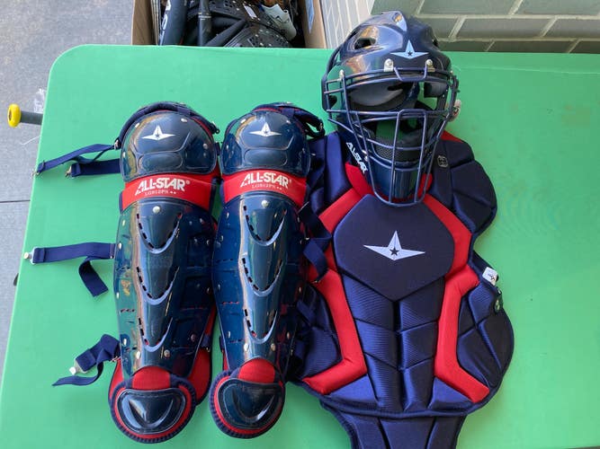 Used Youth (9-12) All Star Player's Series Catcher's Set with Bag