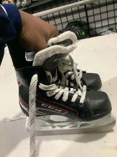 Used Ccm Ft340 Youth 10.0 Ice Hockey Skates