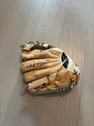 Easton Series X 11inch glove