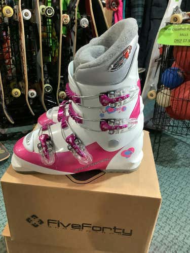 Used Rossignol Fun Girl 4 240 Mp - J06 - W07 Girls' Downhill Ski Boots