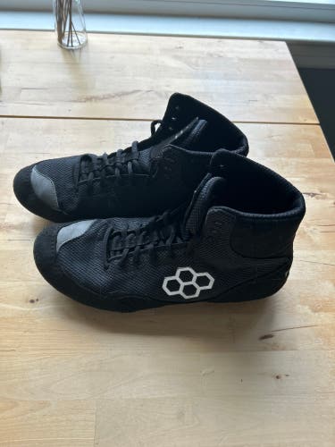 Rudis colt 2.0 wrestling shoes. Black Men’s Size 9 Women’s 10.5