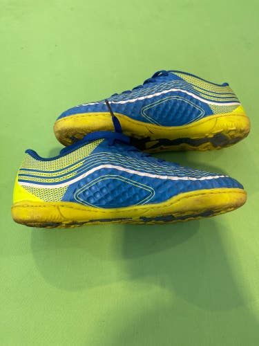 Hakwell Kids Indoor Futsal Shoes Size 3Y