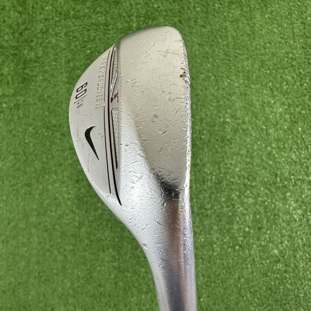 ナイキ　V-REV ウェッジ 58° 美品 中古】 ナイキ VICTORY RED V-REV GROOVES(ブラックサテン) 58°/10