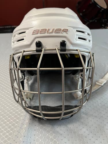 Used Small Bauer Re-Akt 200 Helmet