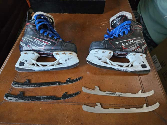 Junior Used CCM JetSpeed XTra Pro Hockey Skates Regular Width Size 1
