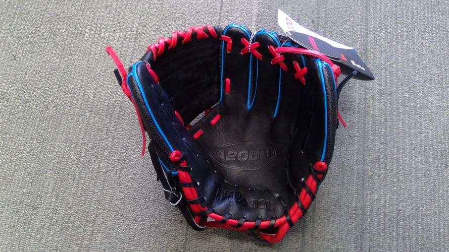 New Wilson A2000 PFX2 Infield 11" Glove