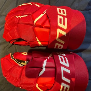 Used  Bauer 15"  Supreme M3 Gloves