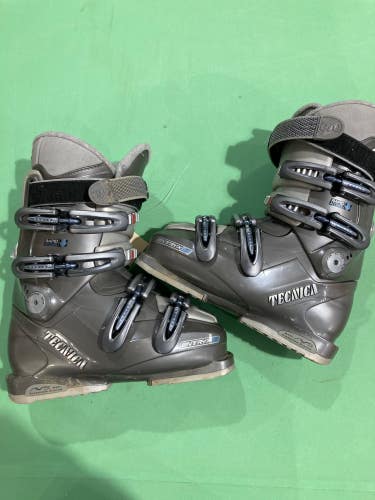 Used Kid's Tecnica Entryx 7 Ski Boots Mondo Size 23.0 & 23.5
