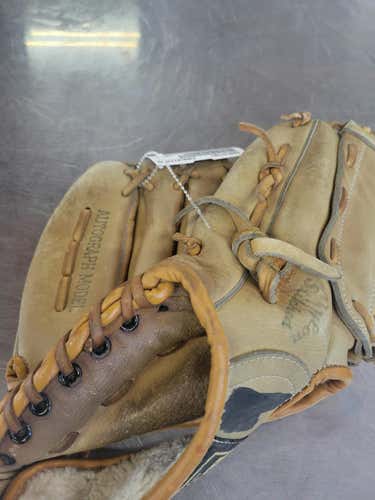 Used Wilson A2275 10 1 2" Fielders Gloves