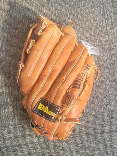 Used Wilson A2123 Signature Model 12 1 2" Fielders Gloves