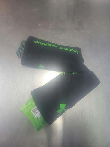 Used Under Armour Lg Soccer Shin Guards
