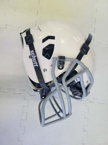 Used Schutt 2022 Vengence A11 Youth Xs Football Helmets