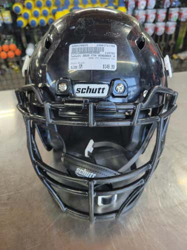 Used Schutt 2020 Yth Vengance A3+ Sm Football Helmets