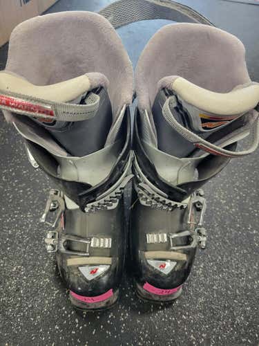 Used Nordica Sport Machine 240 Mp - J06 - W07 Women's Downhill Ski Boots