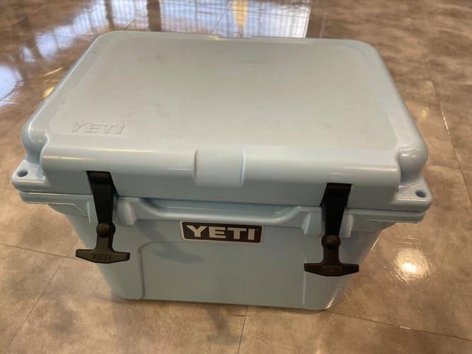 RARE LIGHT BLUE Used Yeti 20 Can Cooler