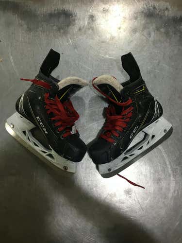 Used Ccm Tacks 9070 Junior 03.5 Ice Hockey Skates