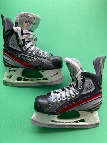 Used Junior Bauer Vapor Instinct Hockey Skates D Width Size 2