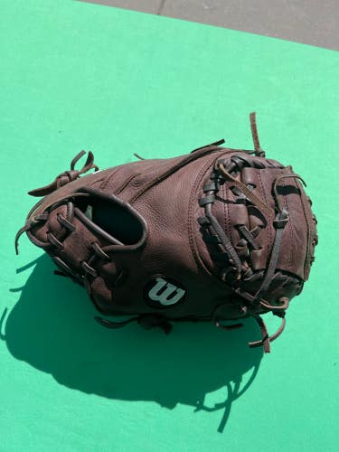 Brown Used Wilson A950 Right Hand Throw Catcher's Baseball Glove 34"