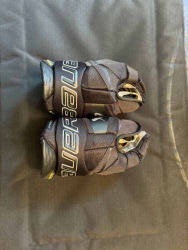 Used Bauer Vapor Hyperlite Gloves 13"