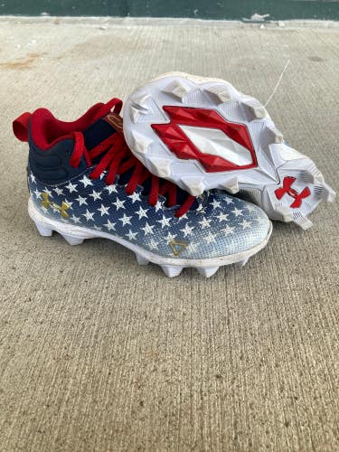 Used Youth Under Armour Size 2.5 Baseball Cleats
