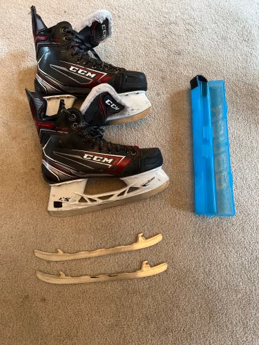 Size 7 ccm skates with extra blades