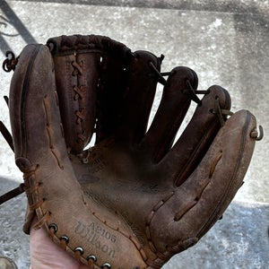 Wilson Right Hand Throw A2105 Jim "Catfish" Hunter Autograph Model Baseball Glove 11"