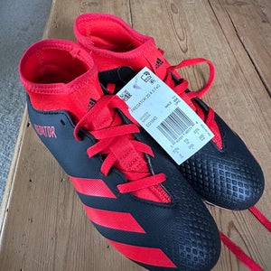 Adidas Predator soccer cleats sz 2 youth